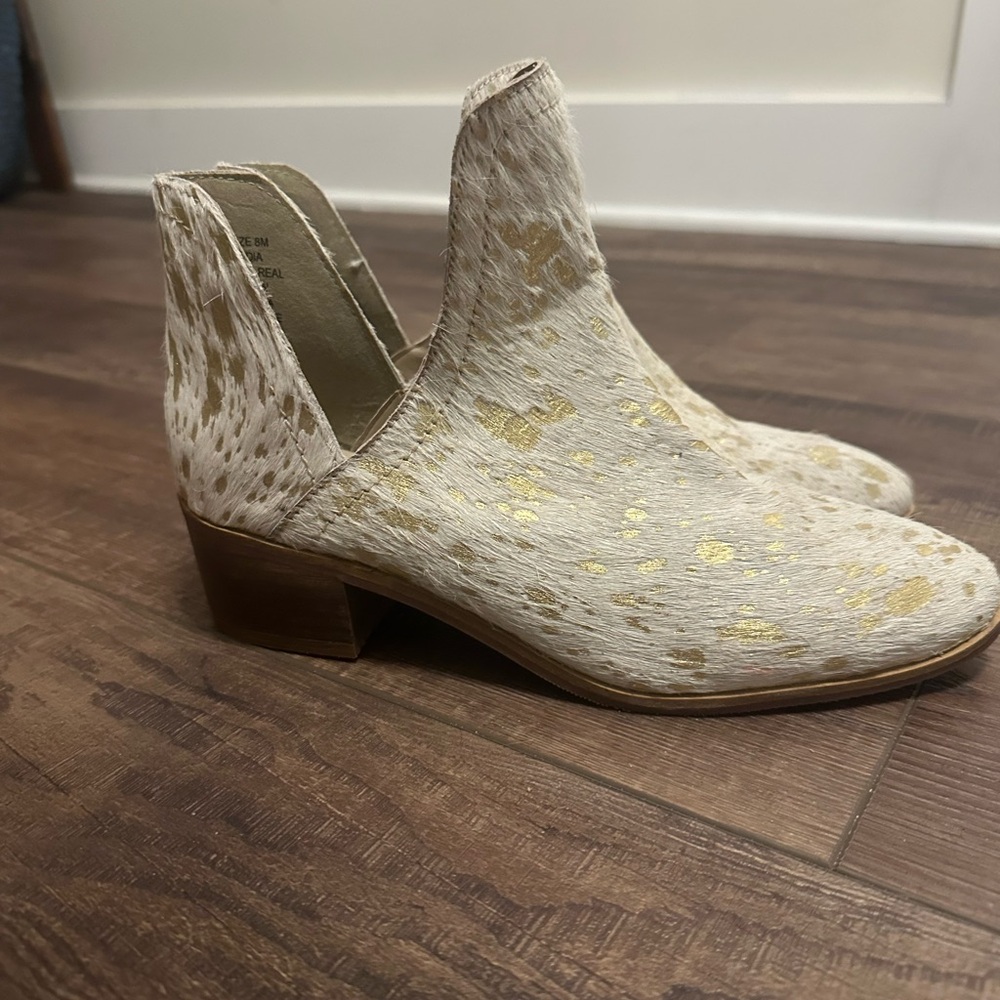 Matisse Cream and Gold Ankle Booties with Cut-Out Design
